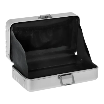 lufthansa-aluminium-collection-amenity-kit-silver-1.webp Lufthansa Aluminium Collection Amenity Kit シルバー 1764195(内装)