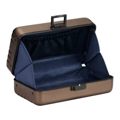 lufthansa-aluminium-collection-first-class-edition-amenity-kit-bronze-4.webp Lufthansa Aluminium Collection First Class Edition Amenity Kit ブロンズ 1772867(内装)